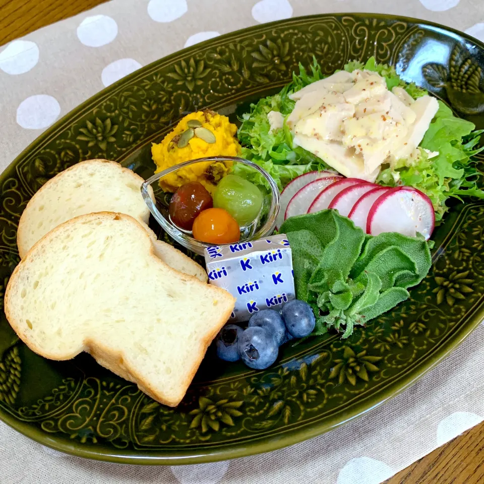 Snapdishの料理写真:チキンとアイスプラントのサラダ、かぼちゃクリームチーズ、ミニトマトのマリネ|むむさん