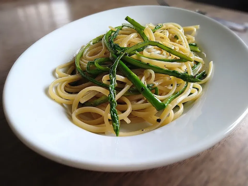 アスパラと生姜のパスタ|古尾谷りかこさん