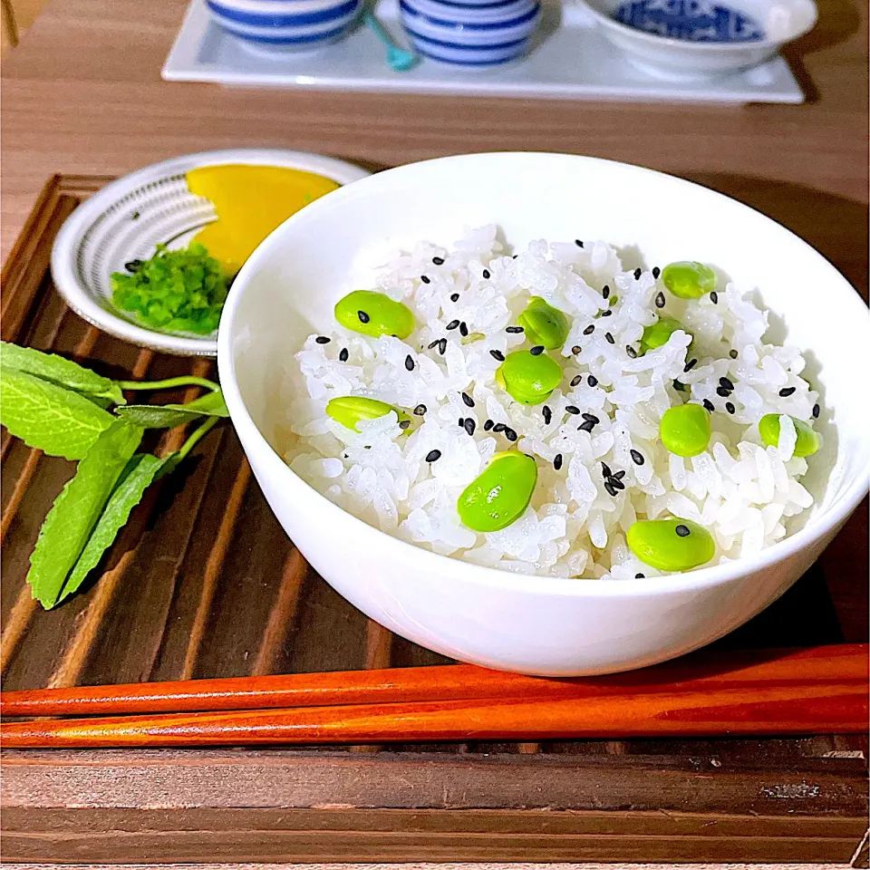 茹でた枝豆の煮汁で炊いた　枝豆の風味がたまらない　枝豆のふっくらごはん🍚🥢|Sの食卓さん