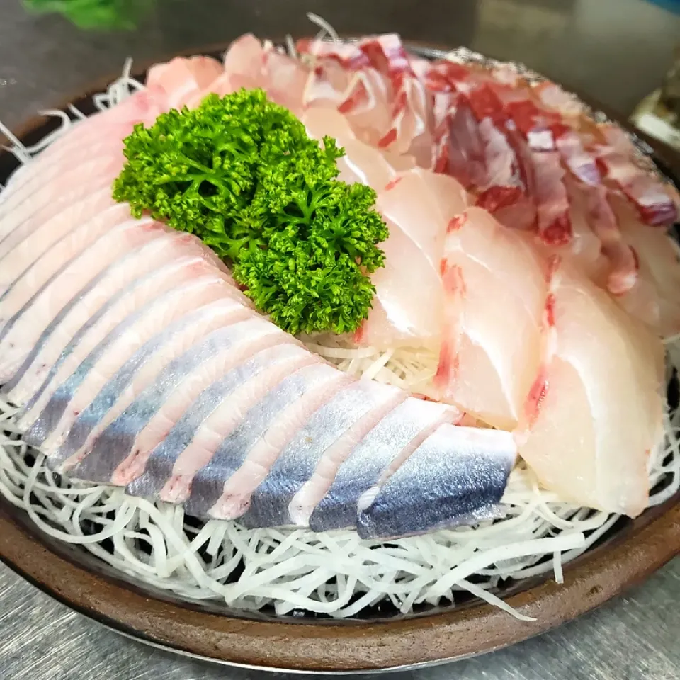 Another plate of sashimi😘|gabbysnowさん