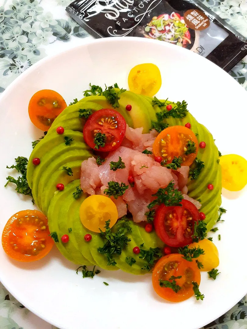 Snapdishの料理写真:🔷🥑アボカドと🐟ビンチョウマグロ20220625土曜日🥂🔷|@きなこさん