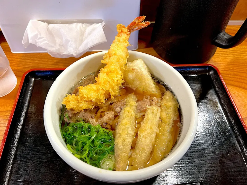 今日のランチ✨
私が食べたのは、
力みなぎる完全無欠肉うどん　1200円|yokoさん