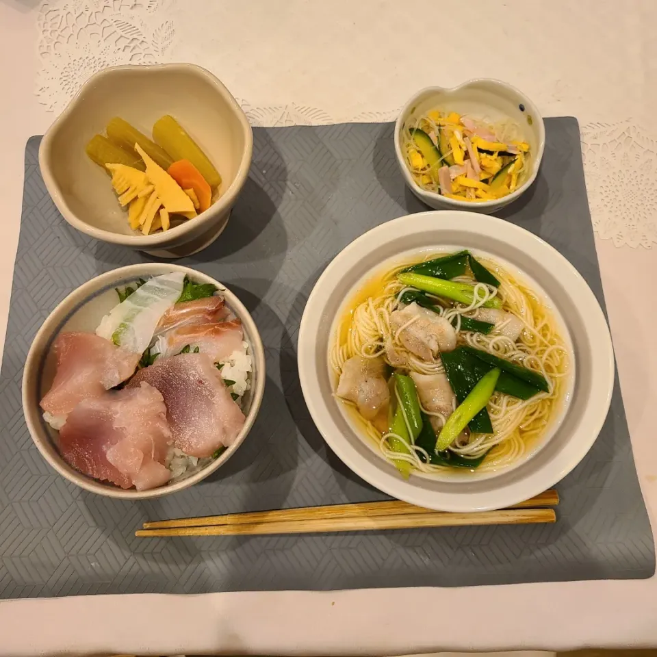 マグロと鯛刺身、ふきと竹の子煮物、春雨サラダ、にゅうめん、|ともさん