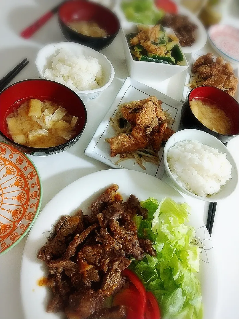 夕食(*^^*)
シャリアピンステーキ&サラダ🥗
カツオ竜田揚げ&もやしとニラ炒め
きゅうりとキムチとツナの旨辛あえ
お味噌汁(大根、油揚げ)|プリン☆さん