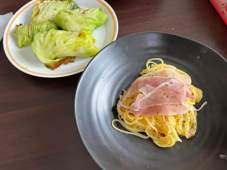 Snapdishの料理写真:ペペロンチーノ&焼きロールキャベツ|emiさん