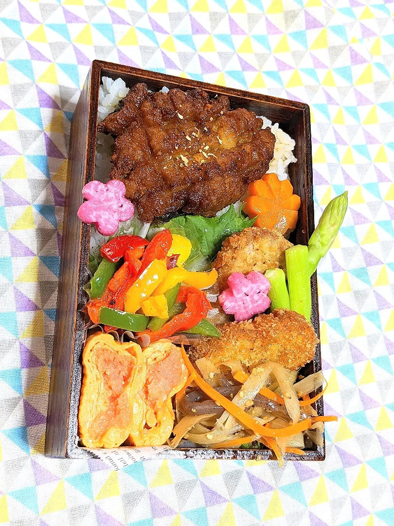 本日のお弁当〜。ヒレカツ弁当〜。精進鰻載せ。|f.1125beさん