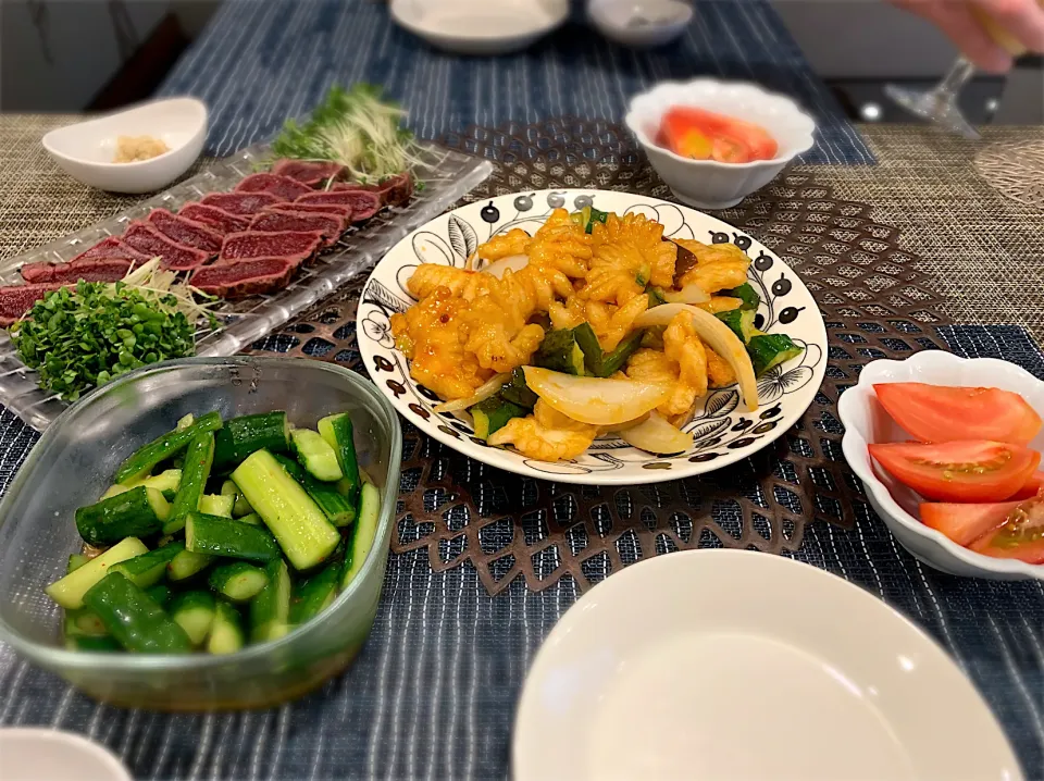 イカ豆板醤炒め、馬肉のタタキ😊|ゆかさん