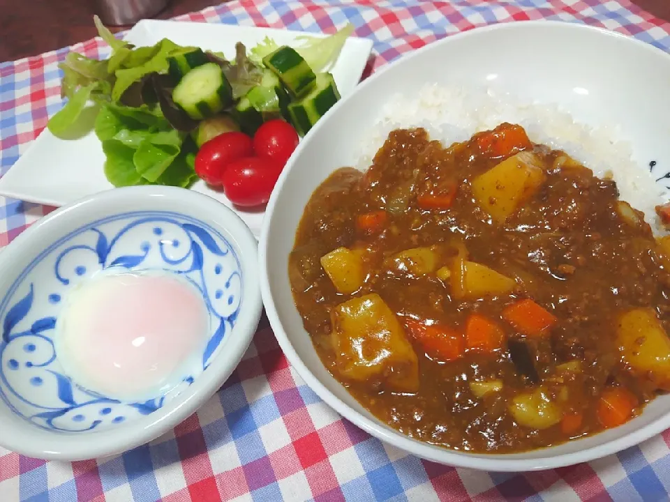 Snapdishの料理写真:アルモンデカレー✨勝手に温玉乗せてね✨|cocco+さん