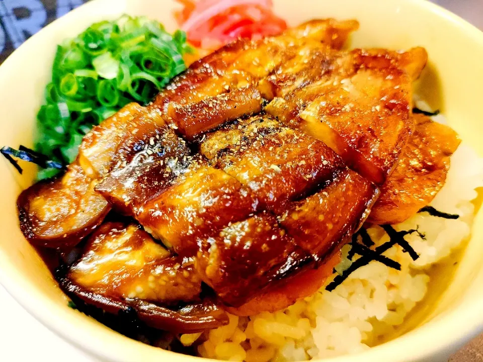 茄子の蒲焼き丼🧡|きゅうちゃんさん