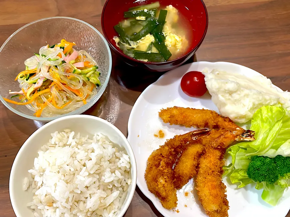 海老フライ　マッシュポテト　ニラと卵の味噌汁　春雨サラダ|おさむん17さん