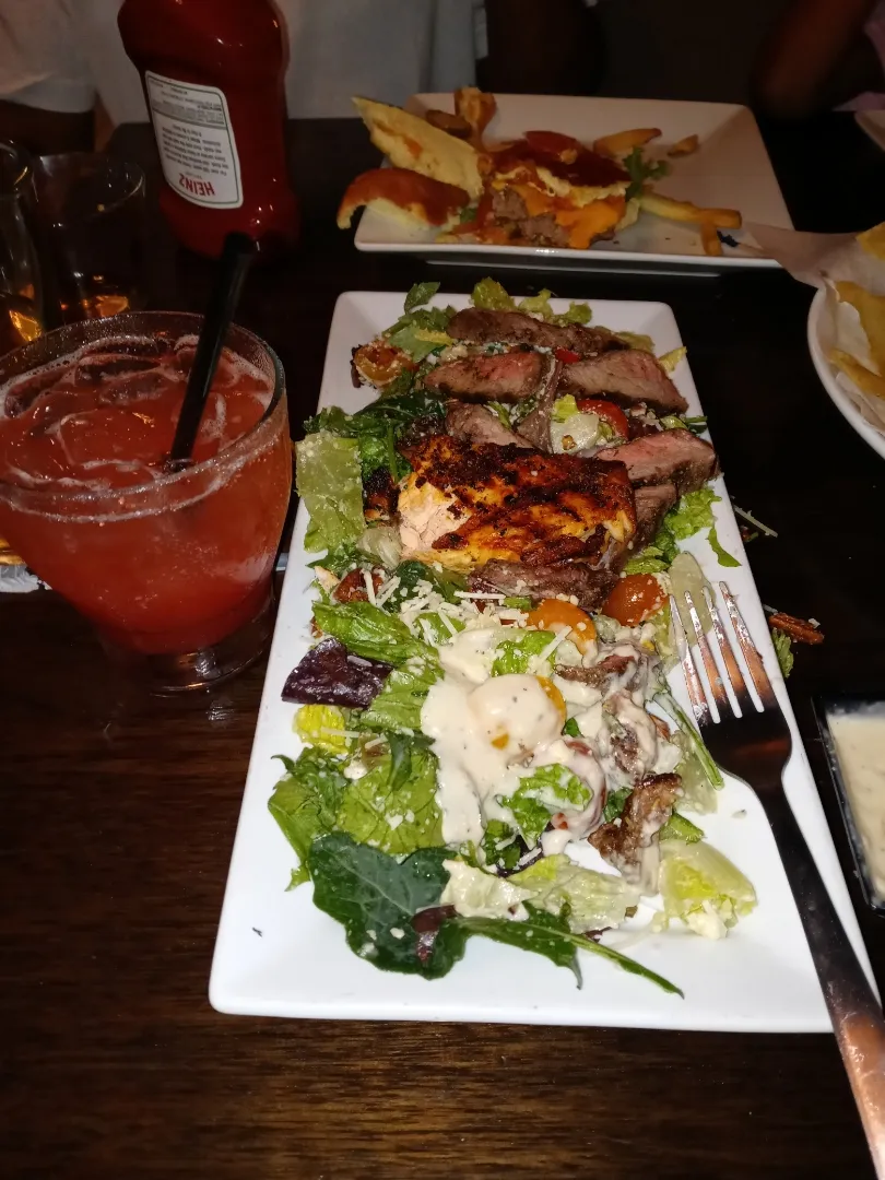 Steak and Arugula Salad At Dave and Buster's 😋|Deneen Smithさん