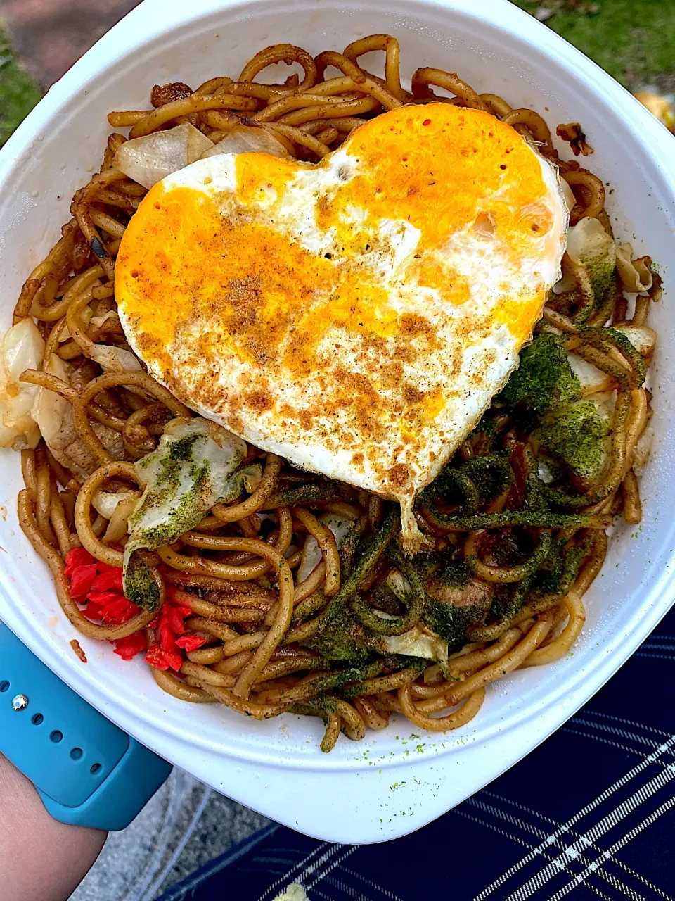 Yakisoba with cute heart 💛🤍 egg|Food Gardenさん