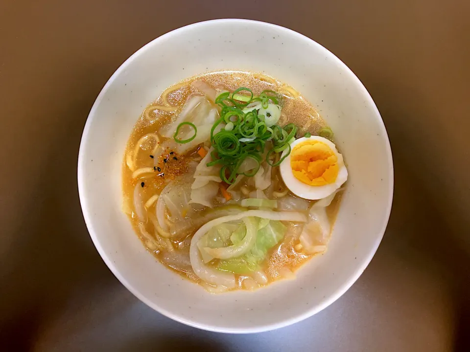 Snapdishの料理写真:日清 ラ王味噌ラーメン(玉子入)|ばーさんさん