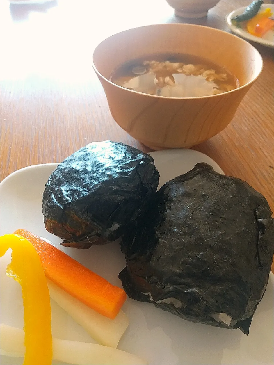 おむすび朝食|まきごろうさん