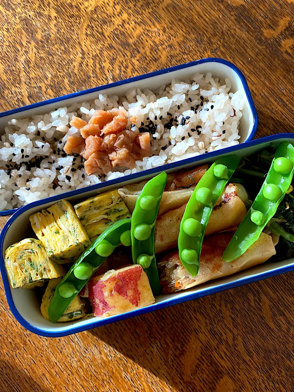 春巻き、空芯菜ジャコ炒め、紫蘇玉子焼き、スナップエンドウ塩茹で、さつまいも甘煮、雑穀米|chobi3さん