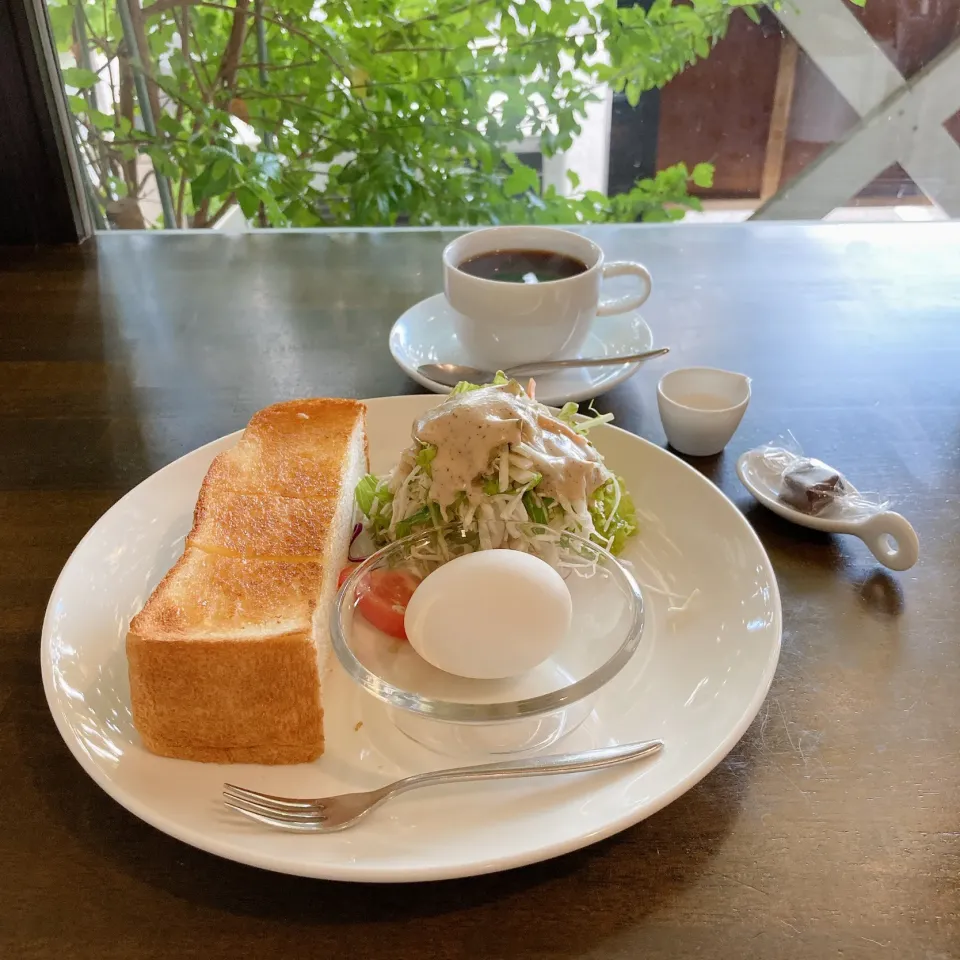 Snapdishの料理写真:厚切りバタートーストのモーニング🍞☕️|ちゃみこさん