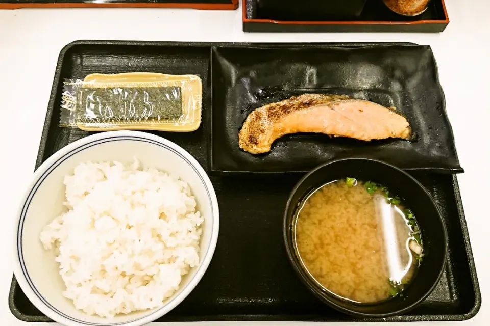 Snapdishの料理写真:吉野家の焼魚定食(470円)。|Mars＠釜飯作り研究中さん