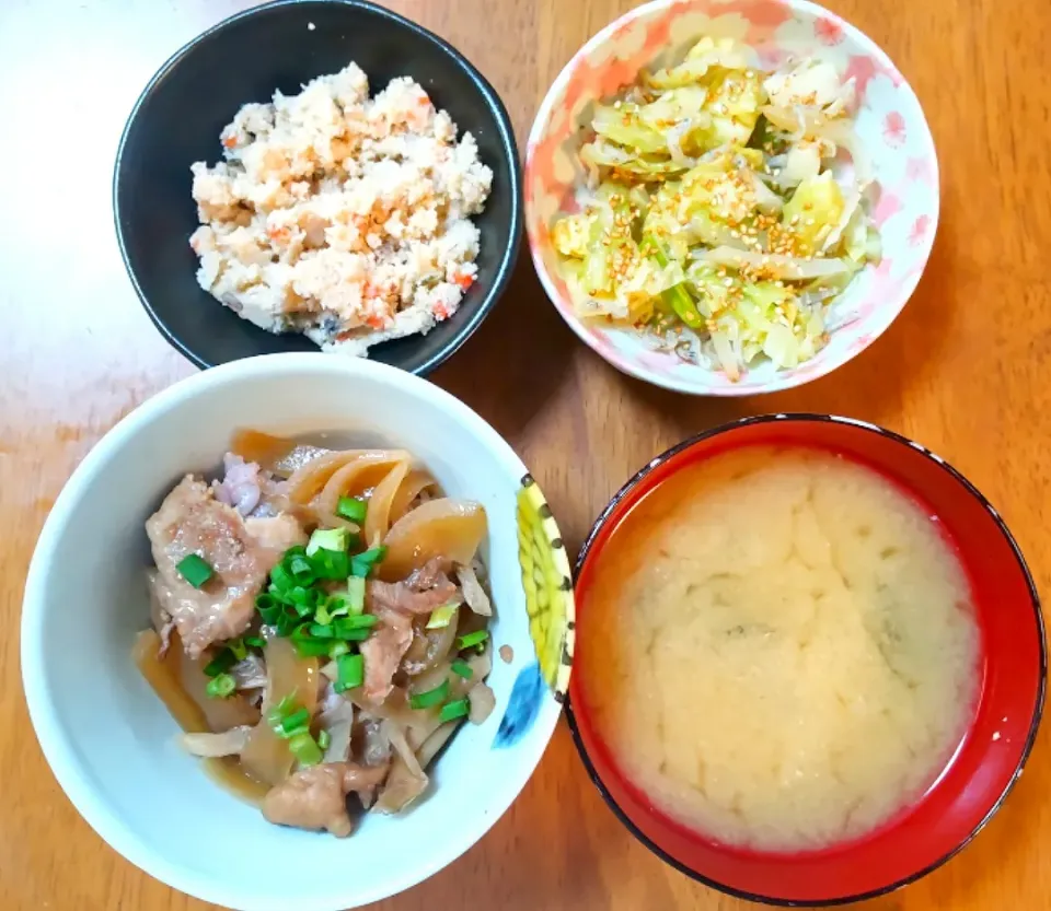 2022 0626　きのこ豚丼　キャベツとねぎのじゃこ炒め　卯の花　大根とわかめのお味噌汁|いもこ。さん