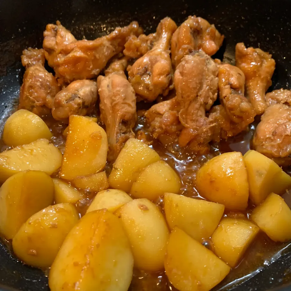 手羽元と新じゃがの甘辛生姜胡麻油煮|愛さん