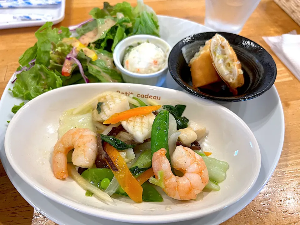 今日のランチ🍽✨は、海鮮と野菜の中華炒め🥬🍤|yokoさん