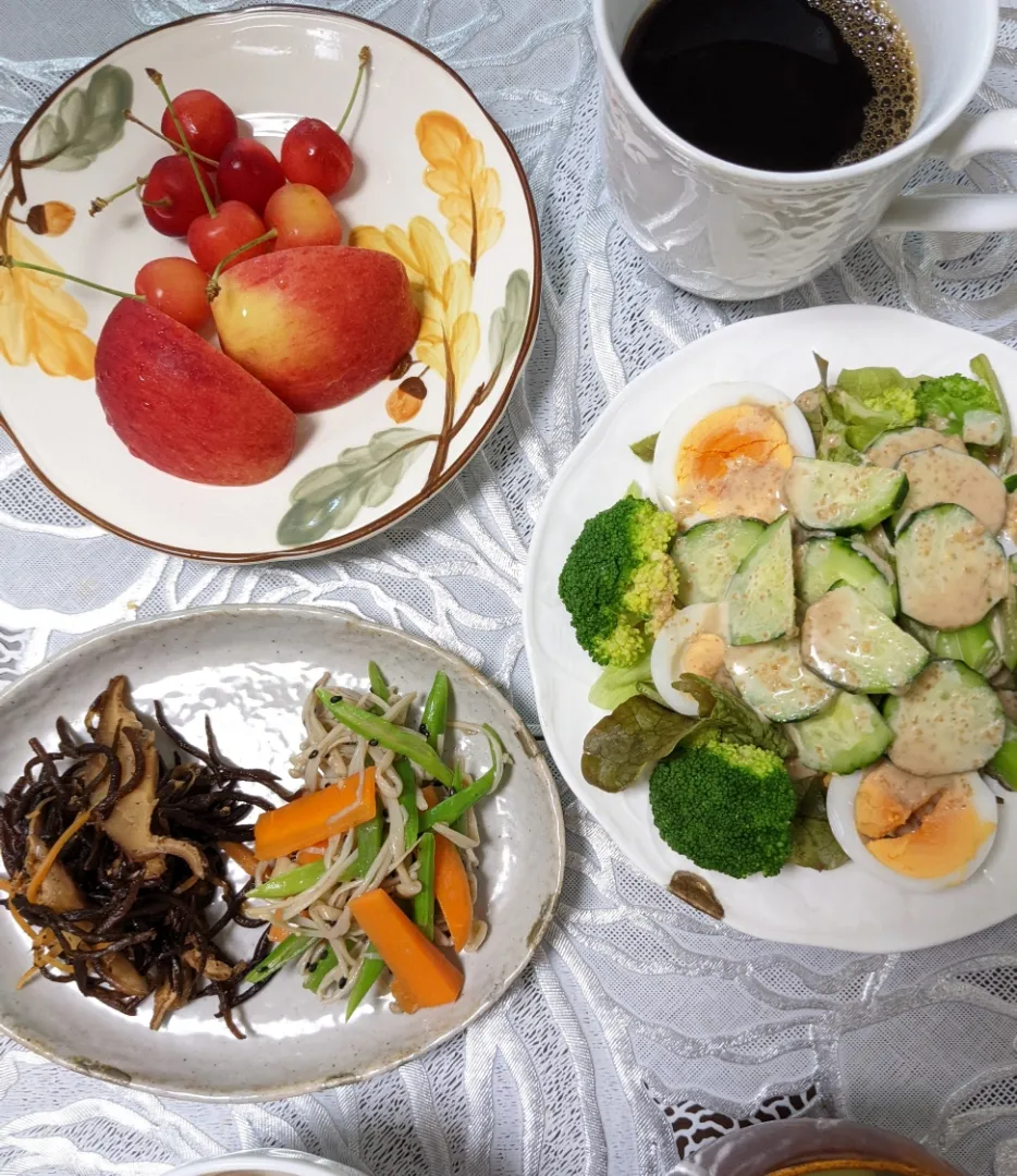 サラダ🥗
ひじきの煮物
えのきと人参中華味|ヒカリーさん