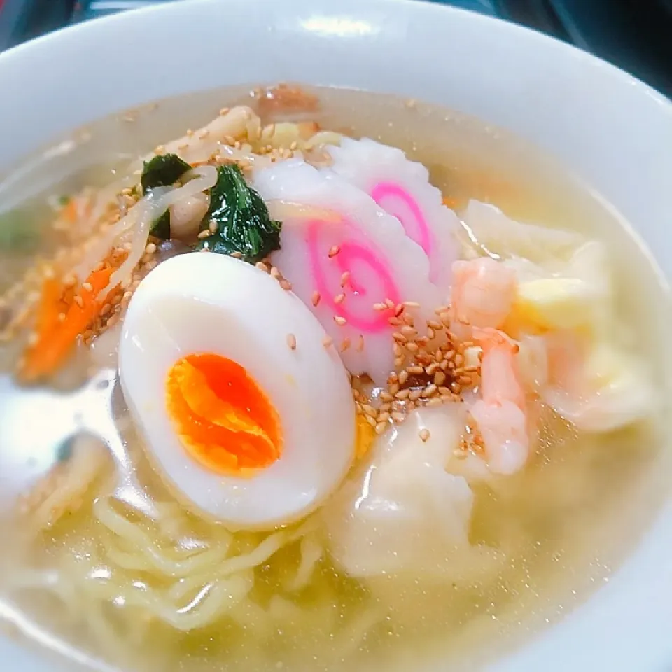 海老とチーズのワンタン入り
塩ラーメン～♪♪|砂糖味屋キッチンさん