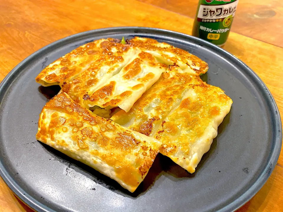 豚バラとピーマンの略包み餃子🥟カレー風味☺︎|まめすけ。さん