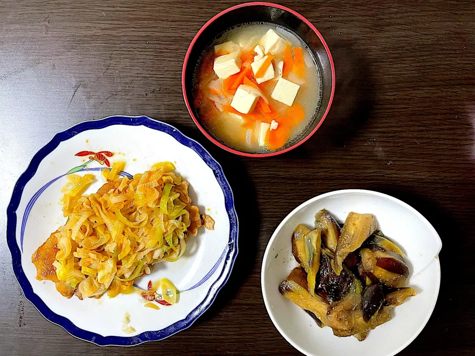 豚ロースのネギ塩焼き、茄子の生姜炒め、豆腐スープ|aaaさん