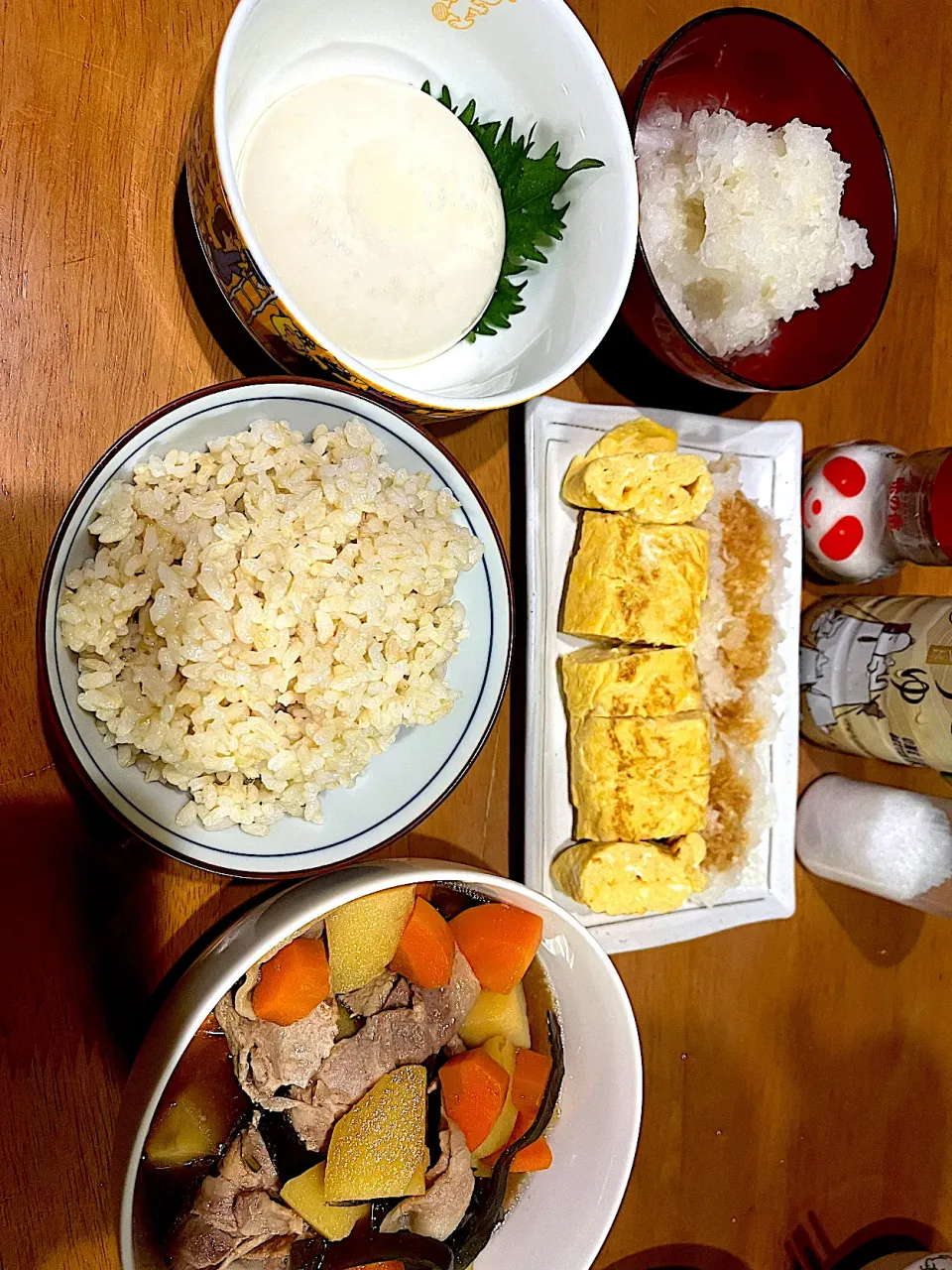 Snapdishの料理写真:大根おろしは別腹！ #夕飯　ロウカット玄米ご飯、大根おろし、肉じゃが、しそ冷奴、ふわふわオムレツ大根おろし添え|ms903さん