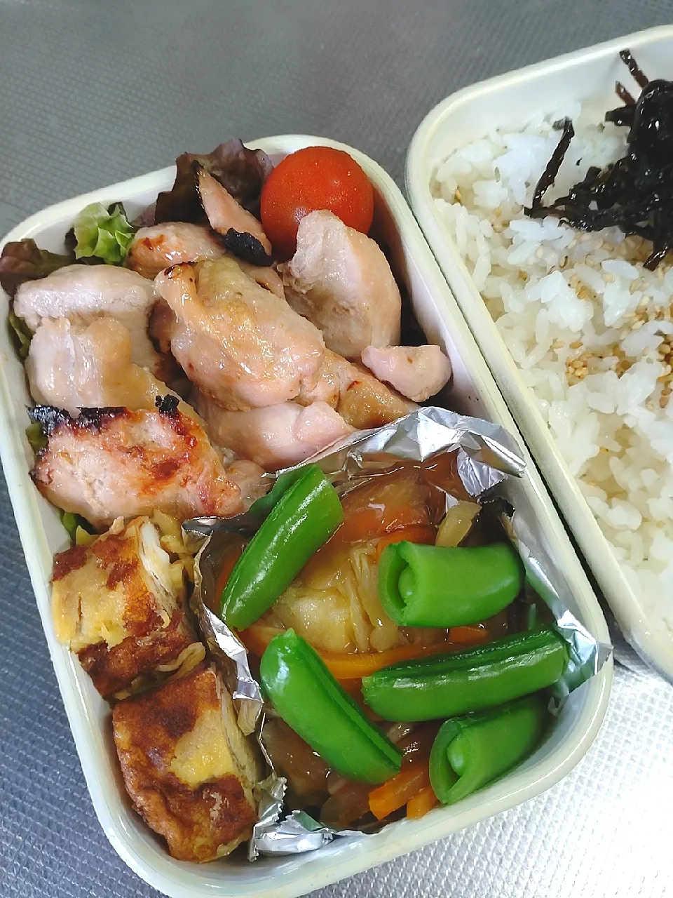 Snapdishの料理写真:グリルチキン弁当|ぱんださん