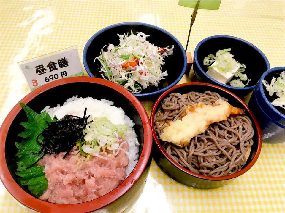 ねぎトロ丼・海老天ざるセット|nyama1さん