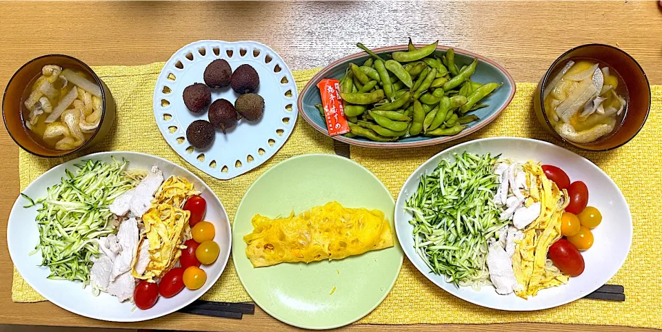 Snapdishの料理写真:新潟の弥彦むすめ、ズッキーニと新潟のミニトマトで冷やし中華🍅、長野の花咲しめじ🍄、卵焼き🥚、台湾ライチ🇹🇼|1614さん