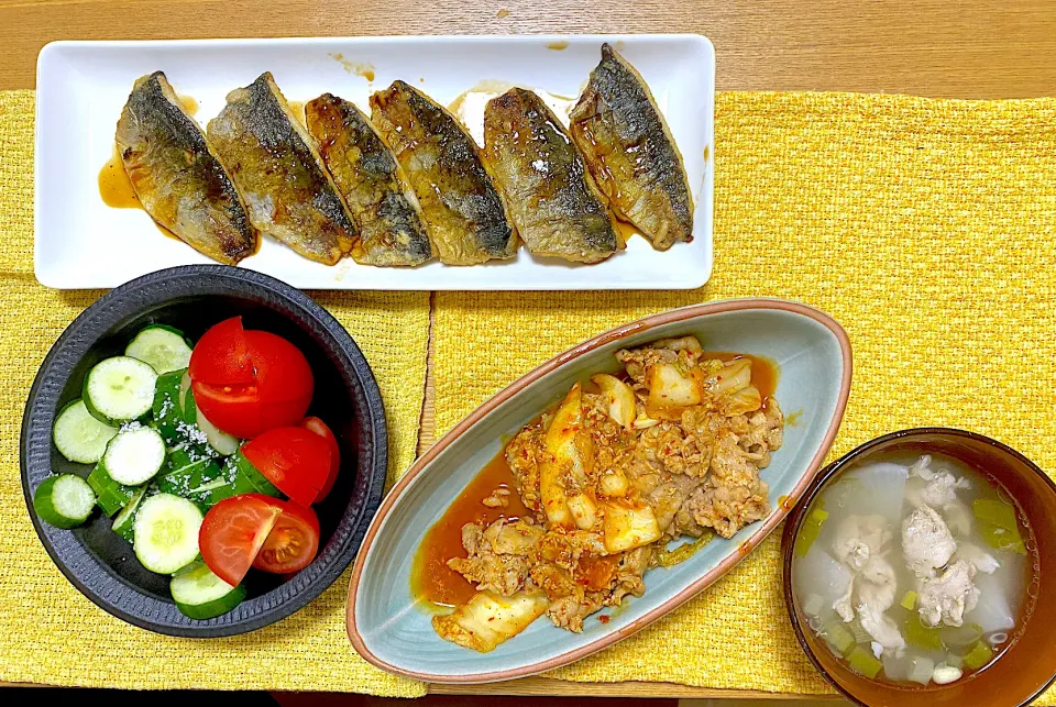 マルコメさんありがとう🥰プラス糀甘酒で大根と豚とクコの実のスープ、鯵の蒲焼き🐟、豚キムチ🐷、祖父のきゅうり🥒|1614さん