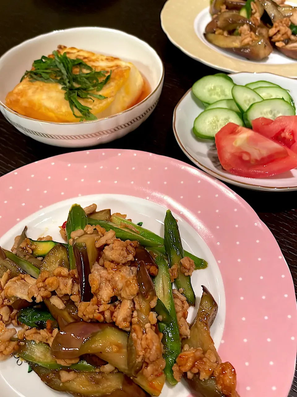 アスパラとナスの鶏そぼろ炒め|雑草シェリーさん