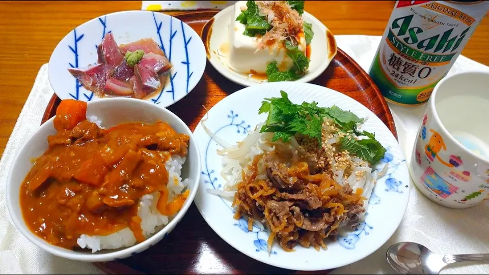 6/28のおひとりさま夕食
セロリたっぷりカレーと
おつまみいろいろで乾杯✨🍻🎶|卯月さん