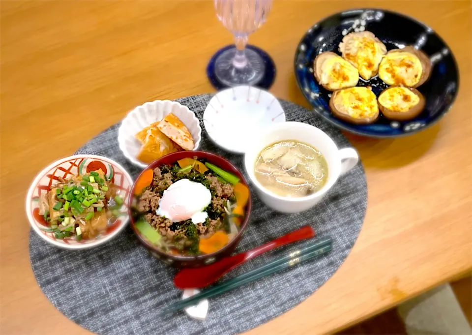 野菜たっぷりビビンバ丼　厚揚げきのこあんかけ　さつま揚げ　参鶏湯　しいたけチーズ焼き|nana 🍅さん