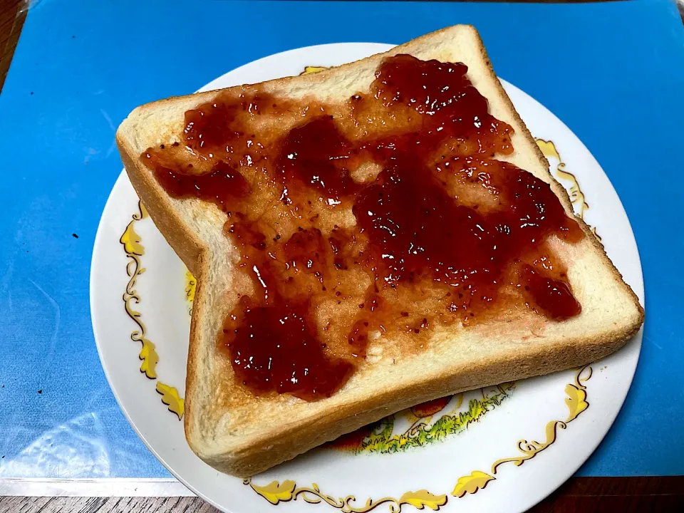 いちごジャムトースト|はっちぃさん