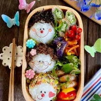 Snapdishの料理写真:佃煮の顔にぎり弁当