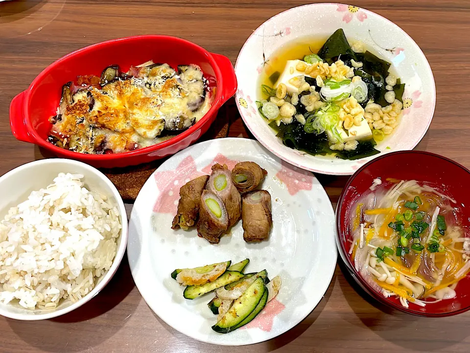 アスパラ肉巻き　きゅうりとちくわのおかか和え　きのこ春雨スープ　おつゆ豆腐　なすとベーコンのチーズ焼き|おさむん17さん