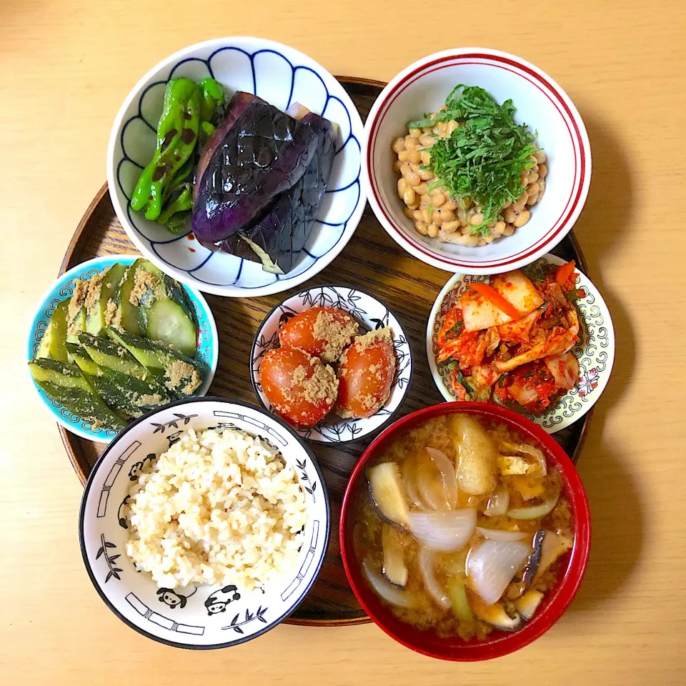 Snapdishの料理写真:#vegan 
茄子とししとうの焼き浸し
納豆と大葉
きゅうりとミニトマトの糠漬け
自家製キムチ|makiko_aさん