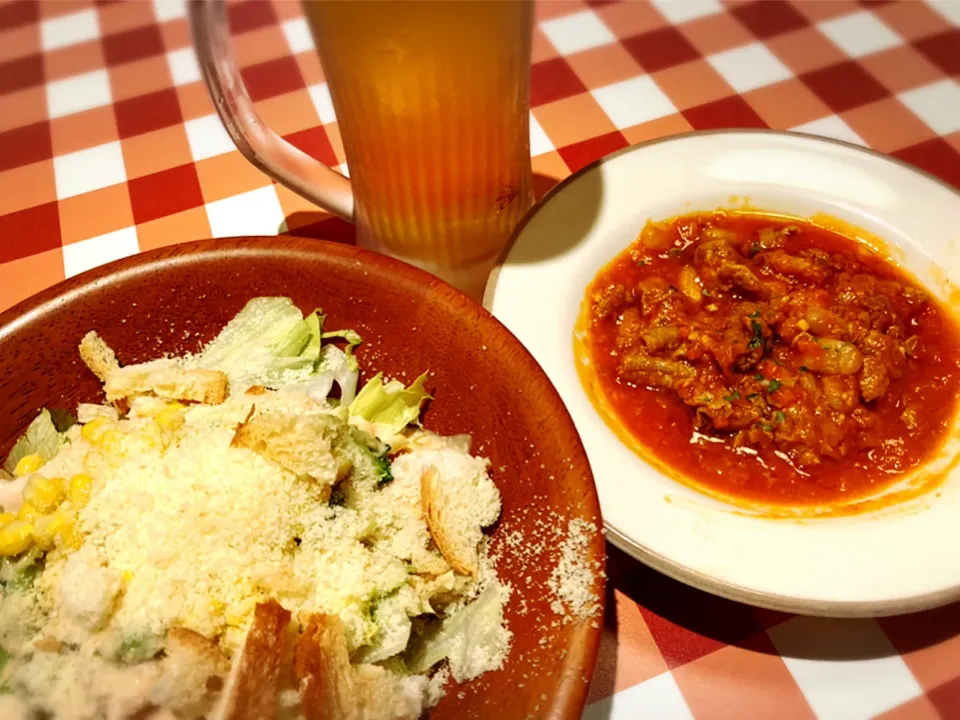 イタリア風もつ煮込み＋チキンのシーザーサラダ ¥700|Blue Moon Caféさん