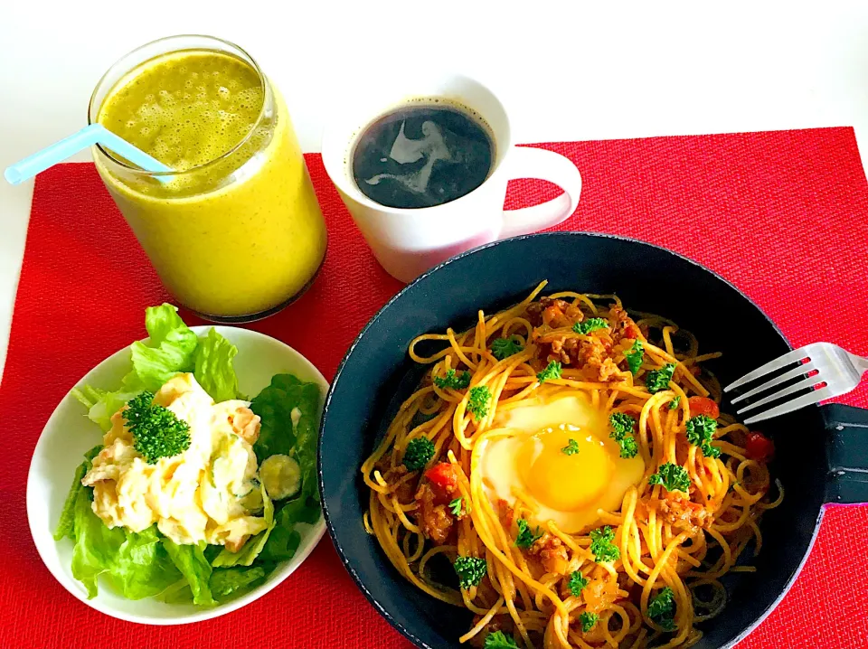 今日の胃袋泥棒笑笑ミートソーススパゲティ🍝ポテトサラダ🥗人参糀甘酒スムージー^ - ^|HAMI69さん