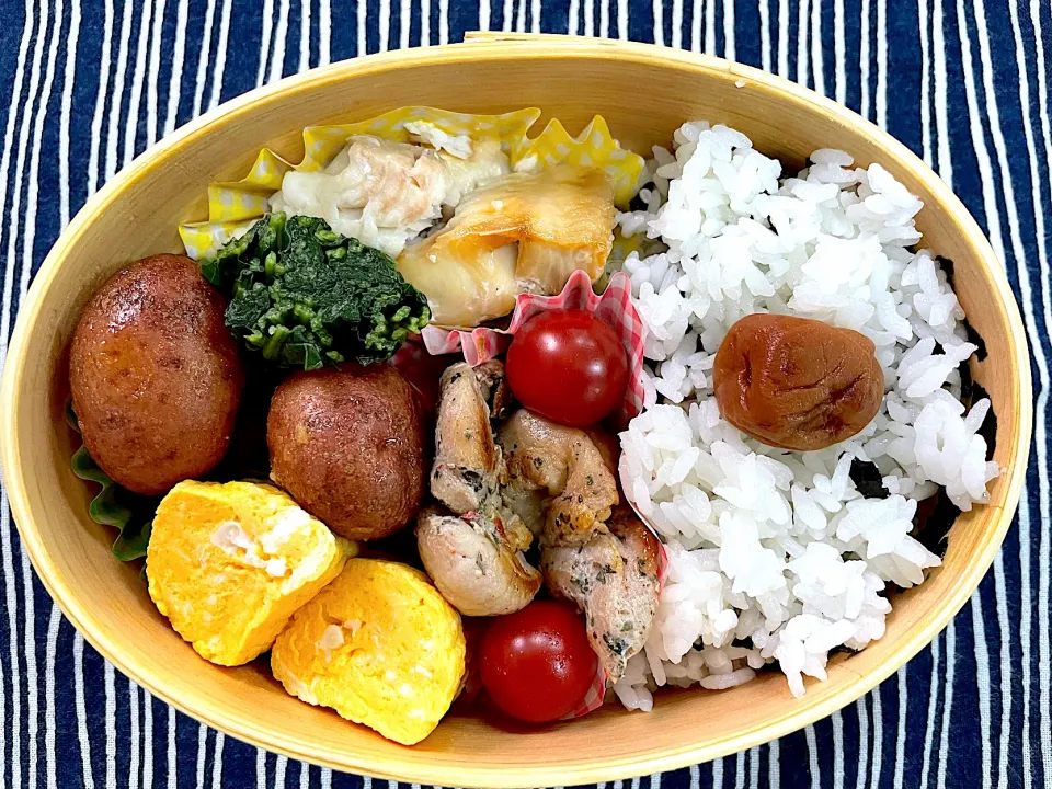 鶏肉旨煮、ホッケ、玉子焼き、じゃがいものり弁🍱|なお🅿️さん