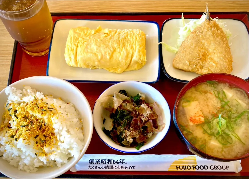 まいど食堂のいつもの「マイ定食」         •炊きたてしらす入卵焼き ・揚げたて鯵フライ ・ほうれん草おひたし|mottoさん