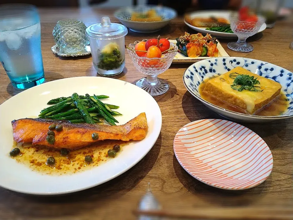 アスパラときゅうりのある食卓|古尾谷りかこさん