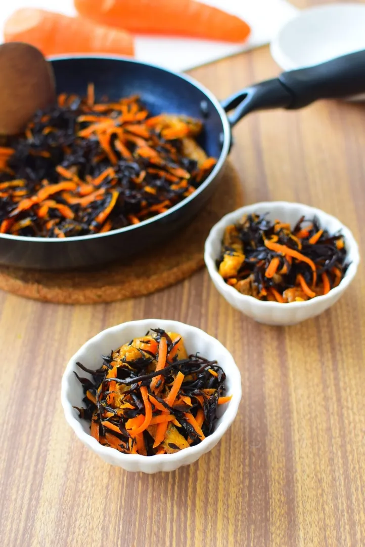 【シンプルで簡単】ひじきの煮物|アマイモノ・クウ蔵さん