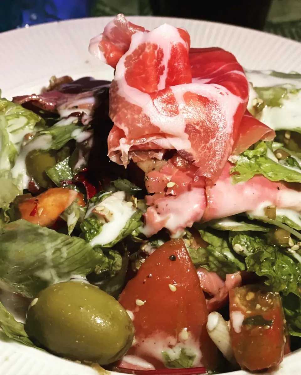 It’s so hot here in Japan 🇯🇵 Today just a Salad seems right 
Beef Pastrami Green Olive Garden Salad with Prosciutto Ham Sesame Seed  Vinaigrette #salad #light|Emanuel Hayashiさん