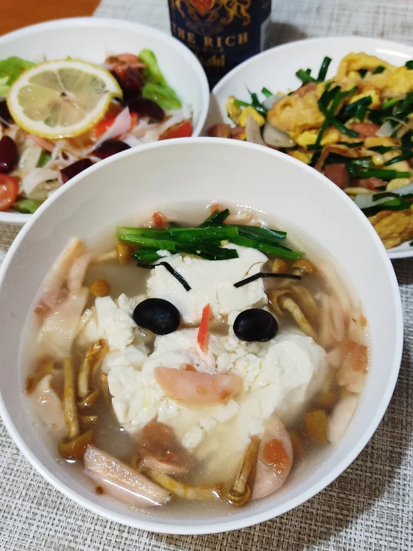 自家製の紅ショウガとゆし豆腐

私が購入している紅ショウガには、着色料赤102が使用されています。
調べてみるとアメリカやカナダなど多くの国では使用が禁止されているそうな。
なんだか控えた方が良い気がして、新ショウガが手に入ったのもあり、自分で紅ショウガを作ってみました。
あんまり赤くないけれど、ショウガと梅がいい塩梅|Rピージャーさん