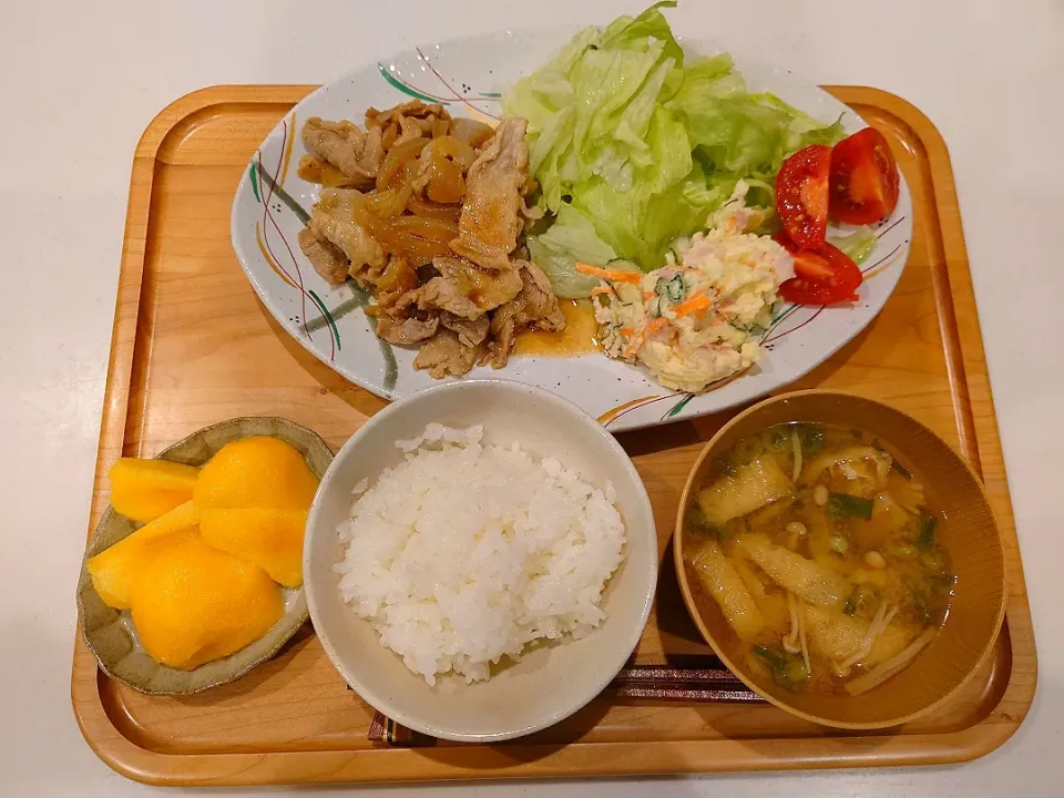 豚の生姜焼き、ポテトサラダ、味噌汁、桃|sorsmdさん