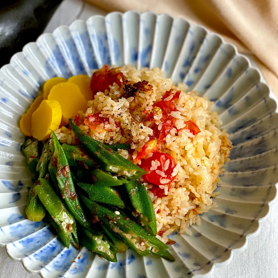 プチトマトの炊き込みごはんとオクラのおかか和え🥢🍅|ゆきぽん@ゆきの家飲み料理さん